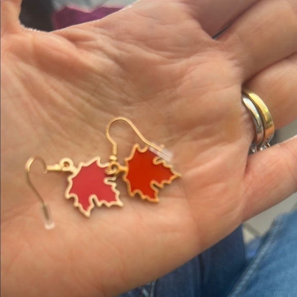 Canadian Leaf Fashion Earrings. Never worn. - Picture 1 of 1
